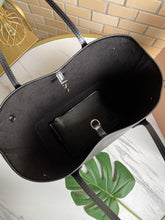 Load image into Gallery viewer, Louis Vuitton Neverfull MM Tote Bag - LUXURY KLOZETT