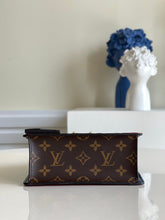 Load image into Gallery viewer, Louis Vuitton Spring Street Bag