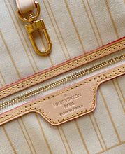 Load image into Gallery viewer, Louis Vuitton Neverfull MM Tote Bag