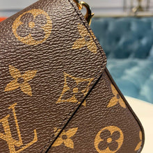 Load image into Gallery viewer, Louis Vuitton Felicie Pochette Bag - LUXURY KLOZETT