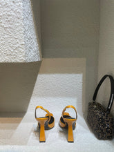 Load image into Gallery viewer, Versace La Medusa Slingback Pumps