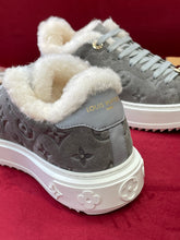Load image into Gallery viewer, Louis Vuitton Time Out Sneakers