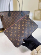 Load image into Gallery viewer, Louis Vuitton Neverfull MM Tote Bag - LUXURY KLOZETT