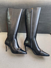 Load image into Gallery viewer, Gucci Pointed Cat heel Boots
