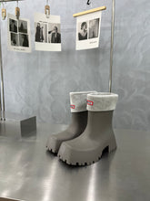 Load image into Gallery viewer, Balenciaga Trooper Boots