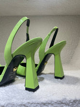Load image into Gallery viewer, Versace La Medusa Slingback Pumps