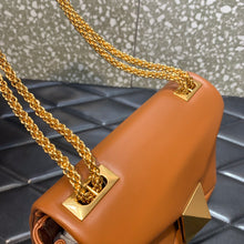 Load image into Gallery viewer, Valentino One Stud Bag With Chain