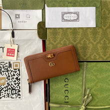 Load image into Gallery viewer, Gucci Diana Continental Wallet