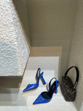 Load image into Gallery viewer, Versace La Medusa Slingback Pumps