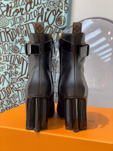 Load image into Gallery viewer, Louis Vuitton Silhouette Ankle Boots