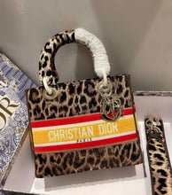 Load image into Gallery viewer, Christian Dior Medium Lady D Lite Bag