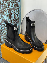 Load image into Gallery viewer, Louis Vuitton Beaubourg Ankle Boots