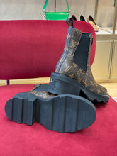 Load image into Gallery viewer, Louis Vuitton Beaubourg Ankle Boots