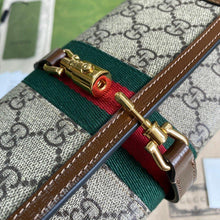 Load image into Gallery viewer, Gucci Jackie 1961 Chain Wallet - LUXURY KLOZETT