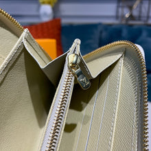 Load image into Gallery viewer, Louis Vuitton Zippy Wallet