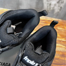 Load image into Gallery viewer, Balenciaga Triple S Sneakers