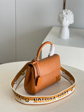 Load image into Gallery viewer, Louis Vuitton Cluny Mini Bag