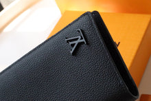 Load image into Gallery viewer, Louis Vuitton Brazza Wallet