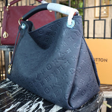 Load image into Gallery viewer, Louis Vuitton Artsy MM Bag
