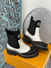 Load image into Gallery viewer, Louis Vuitton Beaubourg Ankle Boots