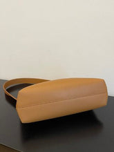 Load image into Gallery viewer, Fendi First Medium Bag