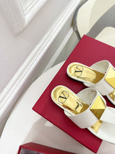 Load image into Gallery viewer, Valentino ONE STUD CALFSKIN FLAT THONG SANDAL