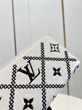 Load image into Gallery viewer, Louis Vuitton Zippy Wallet