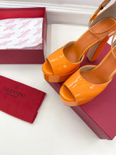 Load image into Gallery viewer, VALENTINO GARAVANI TAN-GO PLATFORM PATENT LEATHER SANDAL 155MM