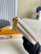 Load image into Gallery viewer, Louis Vuitton Zippy Wallet