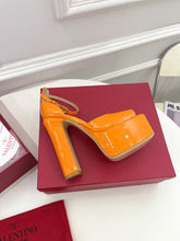Load image into Gallery viewer, VALENTINO GARAVANI TAN-GO PLATFORM PATENT LEATHER SANDAL 155MM