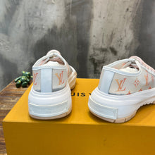 Load image into Gallery viewer, Louis Vuitton Squad Sneakers
