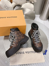Load image into Gallery viewer, Louis Vuitton Ruby Flat Ranger Boots