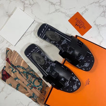 Load image into Gallery viewer, Hermes Oran Sandals - LUXURY KLOZETT