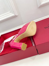 Load image into Gallery viewer, VALENTINO GARAVANI TAN-GO PLATFORM PATENT LEATHER SANDAL 155MM