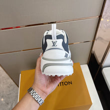 Load image into Gallery viewer, Louis Vuitton Runner Tatic Sneakers