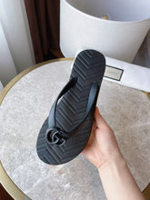 Load image into Gallery viewer, Gucci Chevron Thong Sandal
