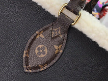 Load image into Gallery viewer, Louis Vuitton OnTheGo GM Tote Bag - LUXURY KLOZETT