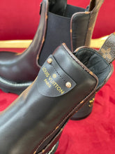 Load image into Gallery viewer, Louis Vuitton Beaubourg Ankle Boots