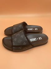 Load image into Gallery viewer, Louis Vuitton Men Slides