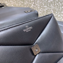 Load image into Gallery viewer, Valentino One Stud Bag With Chain