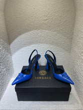 Load image into Gallery viewer, Versace La Medusa Slingback Pumps