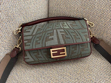 Load image into Gallery viewer, Fendi Baguette Bag