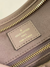 Load image into Gallery viewer, Louis Vuitton Carryall PM Bag