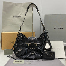 Load image into Gallery viewer, Balenciaga Le Cagole Medium Bag