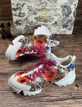 Load image into Gallery viewer, Dior D Connect Sneaker - LUXURY KLOZETT