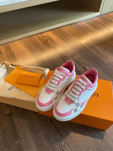 Load image into Gallery viewer, Louis Vuitton Time Out Sneakers