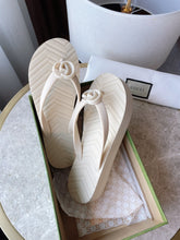 Load image into Gallery viewer, Gucci Chevron Thong Sandal