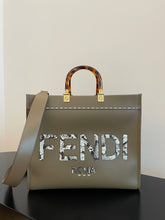 Load image into Gallery viewer, Fendi Sunshine Shopper Medium Bag
