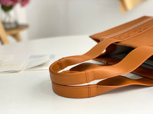 Load image into Gallery viewer, Chloe Medium Woody Bag