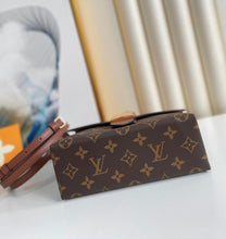 Load image into Gallery viewer, Louis Vuitton Locky BB Bag